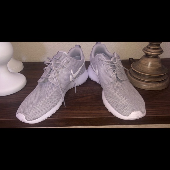 Nike Roshes - Picture 2 of 4